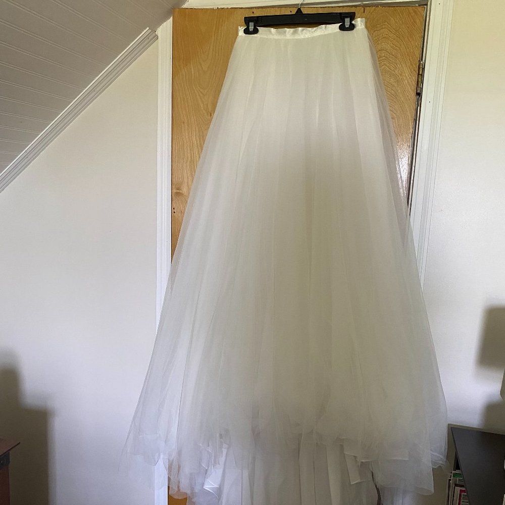 Allure Bridals Wedding Overskirt Size 10 Ivory Chapel Train